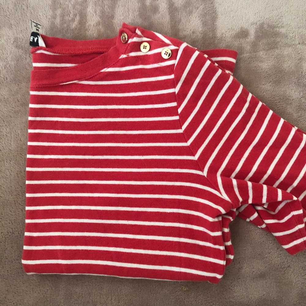 Jones wear stripped red elbow sleeve shirt
